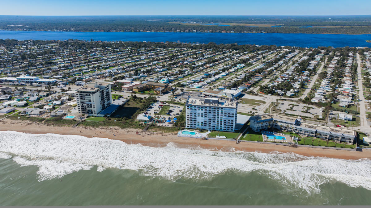 Discover the myriad of amenities at Andy Romano Beachfront Park, from splash pads to shaded picnic areas, perfect for your next family adventure.